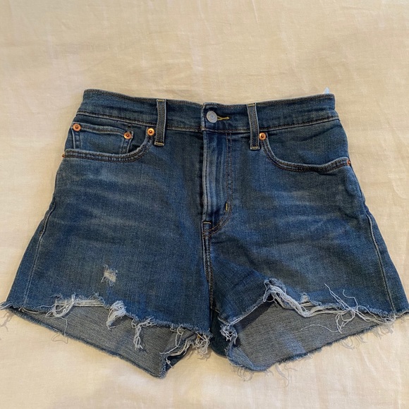 New Levi’s shorts - Picture 3 of 3